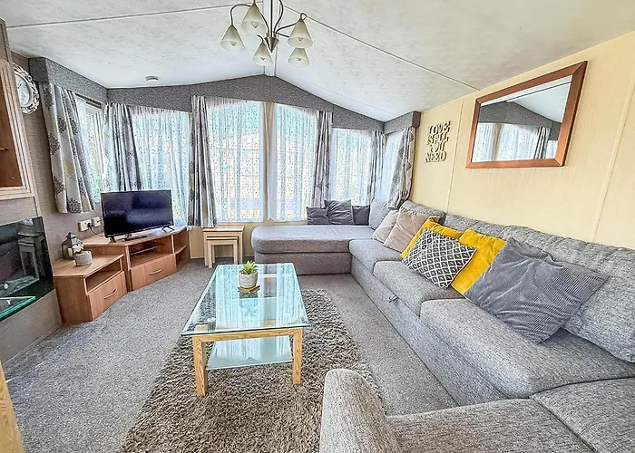 8 Berth Caravan For Hire Near Clacton-On-Sea In Essex Ref 26287E