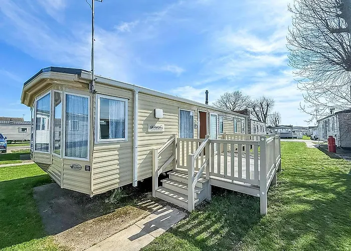 8 Berth Caravan For Hire Near Clacton-On-Sea In Essex Ref 26287E