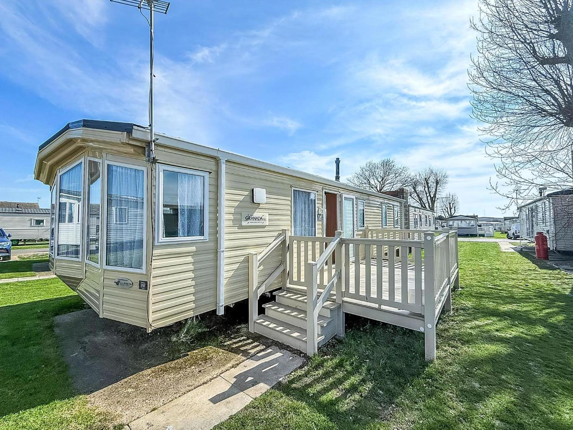 Campsite 8 Berth Caravan For Hire Near In Essex Ref 26287e Clacton-on-Sea