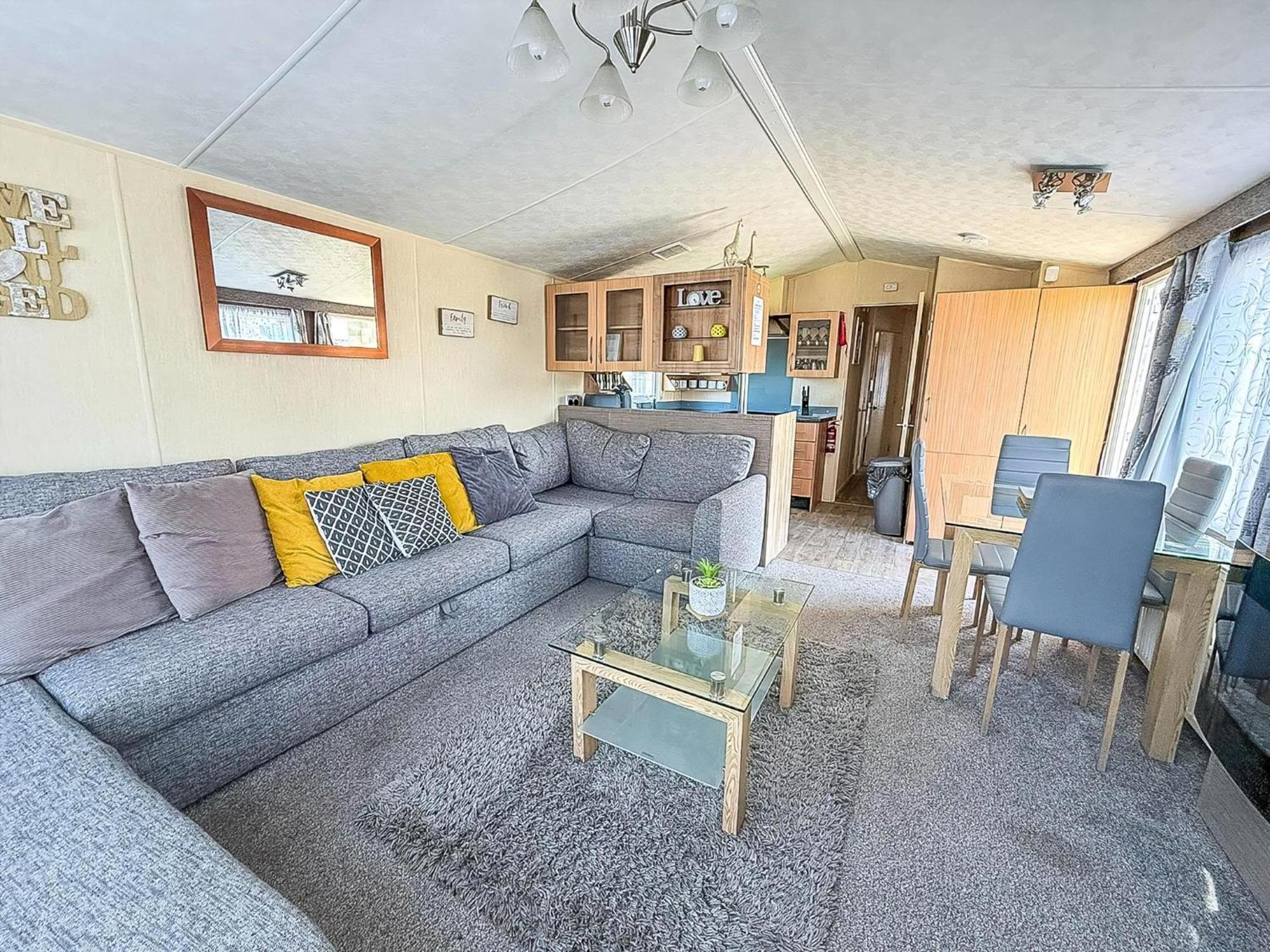 Campsite 8 Berth Caravan For Hire Near In Essex Ref 26287e *
